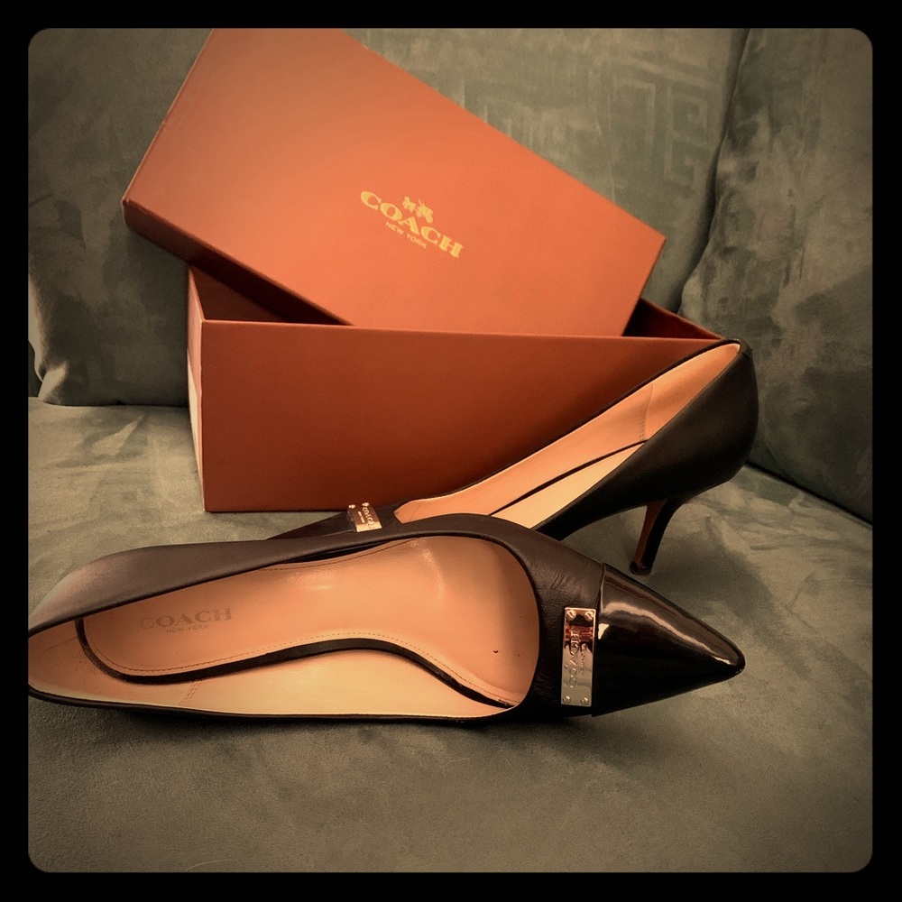 Coach Pumps